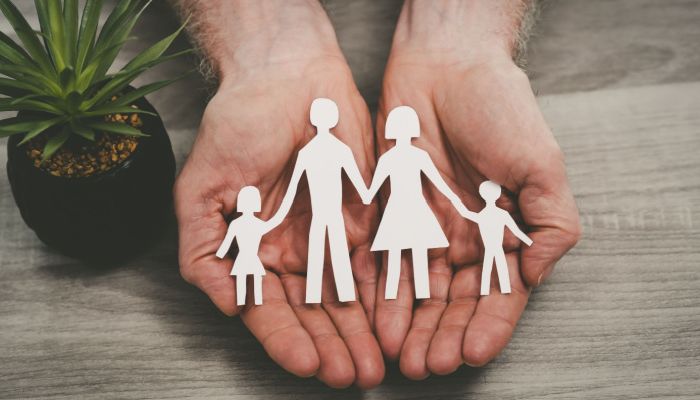 Who can have insurable interest in a life insurance policy